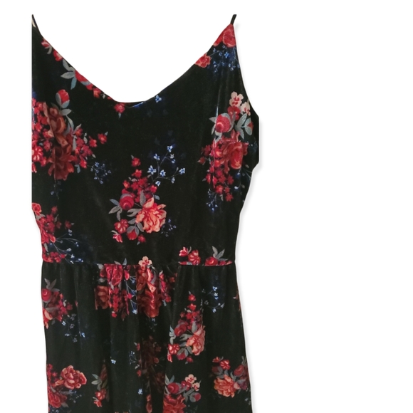 Divided Pants - Divided Velvet Rose Romper Size S